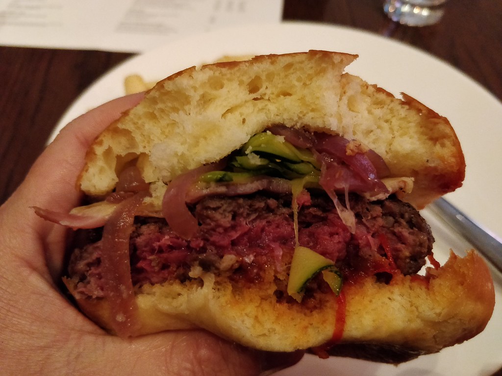 Medium rare – Wagyu, bacon, Gruyere burger and chips
